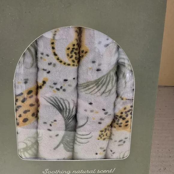 Hot Stuff Heated Neck Wrap Cheetah and Leaves - Picture 2 of 4